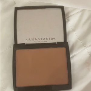 Anastasia Beverly Hills bronzer in shade tawny